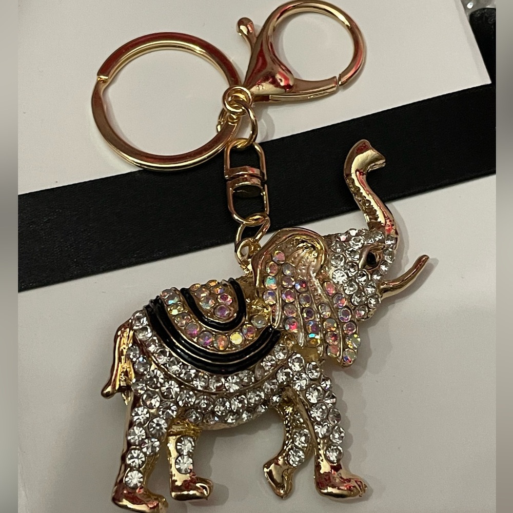 NWT LUCKY ELEPHANT RHINESTONE KEYCHAIN BAG CHARM